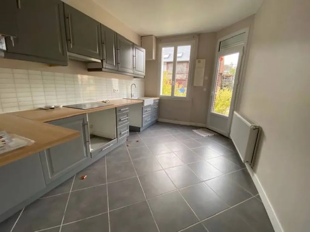 A acheter maison bourgeoise entièrement rénové de 130m² sur 350m² de terrain sur la commune de SAINT AUBIN LES ELBEUF 76410