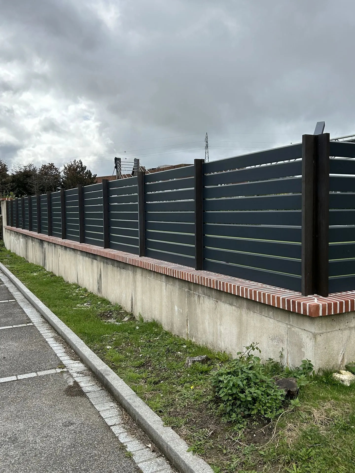 Installation de Clôture Aluminium Occultante, Panneaux Rigides et Brise-Vue pour l'Intimité à Yvetot en Seine-Maritime et sa Région