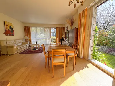 Au Pecq, domaine de Grandchamp, maison 5 pièces de 111m2 avec jardin, terrasse, balcon et grand garage