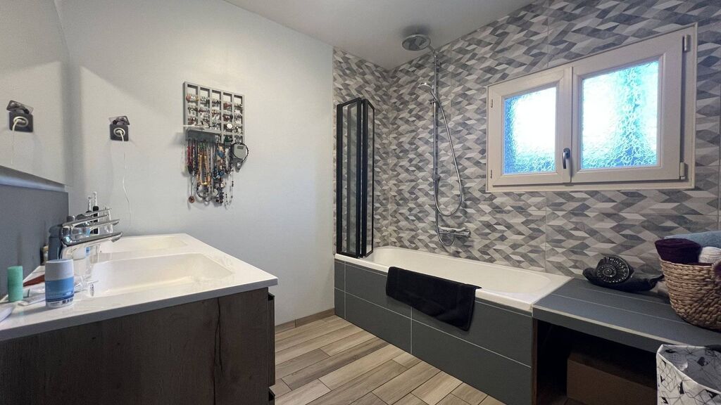 SOUS OFFRE MAISON DE CARACTERE PROCHE DE l'YERES