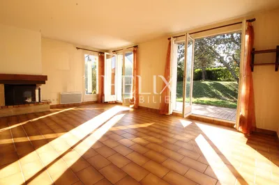 Maison Fourqueux 6 pièce et de 121 m2 sur terrain paysager et arboré de 430 m²