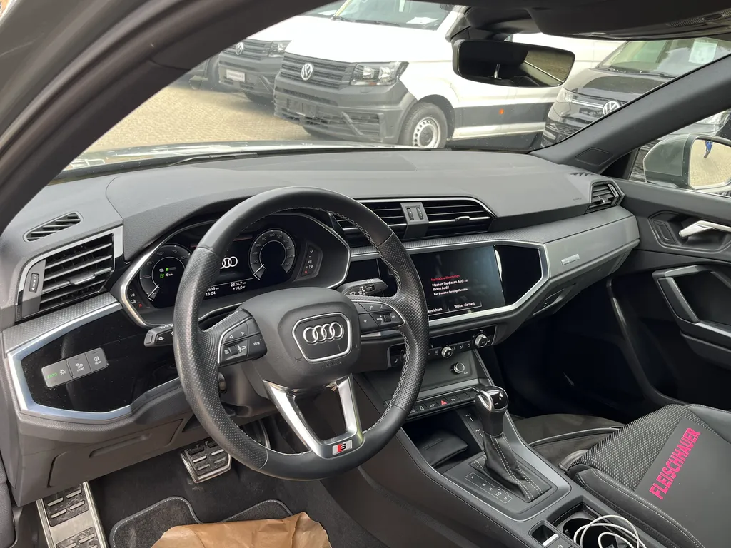 Audi Q5 50 TFSI intérieur S line cockpit virtuel volant sport multifonction