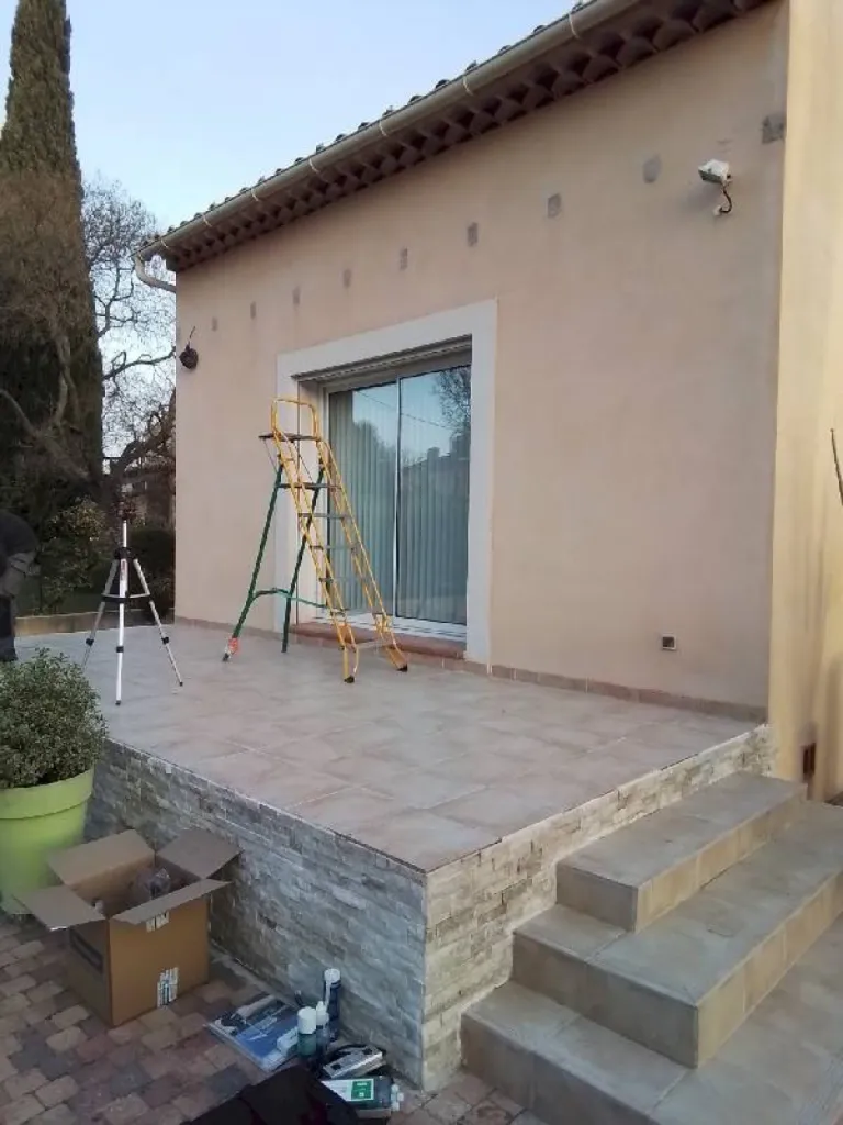 Installation d'une pergola sur mesure à Pelissanne (13)