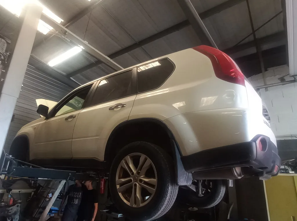 réparation kit embrayage et vidange de boite automatique sur un Nissan X trail 4X4 sur Nîmes proche d'Arles