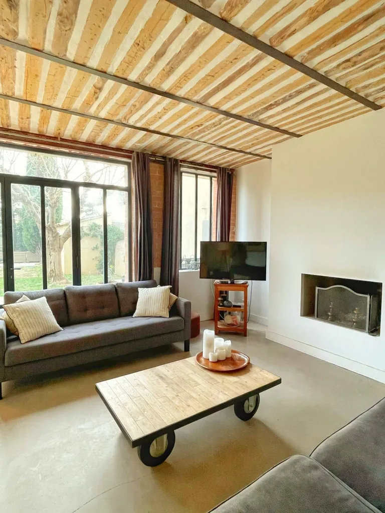 aux portes du Ventoux, élégante maison de ville du XIXème siècle entièrement rénovée    