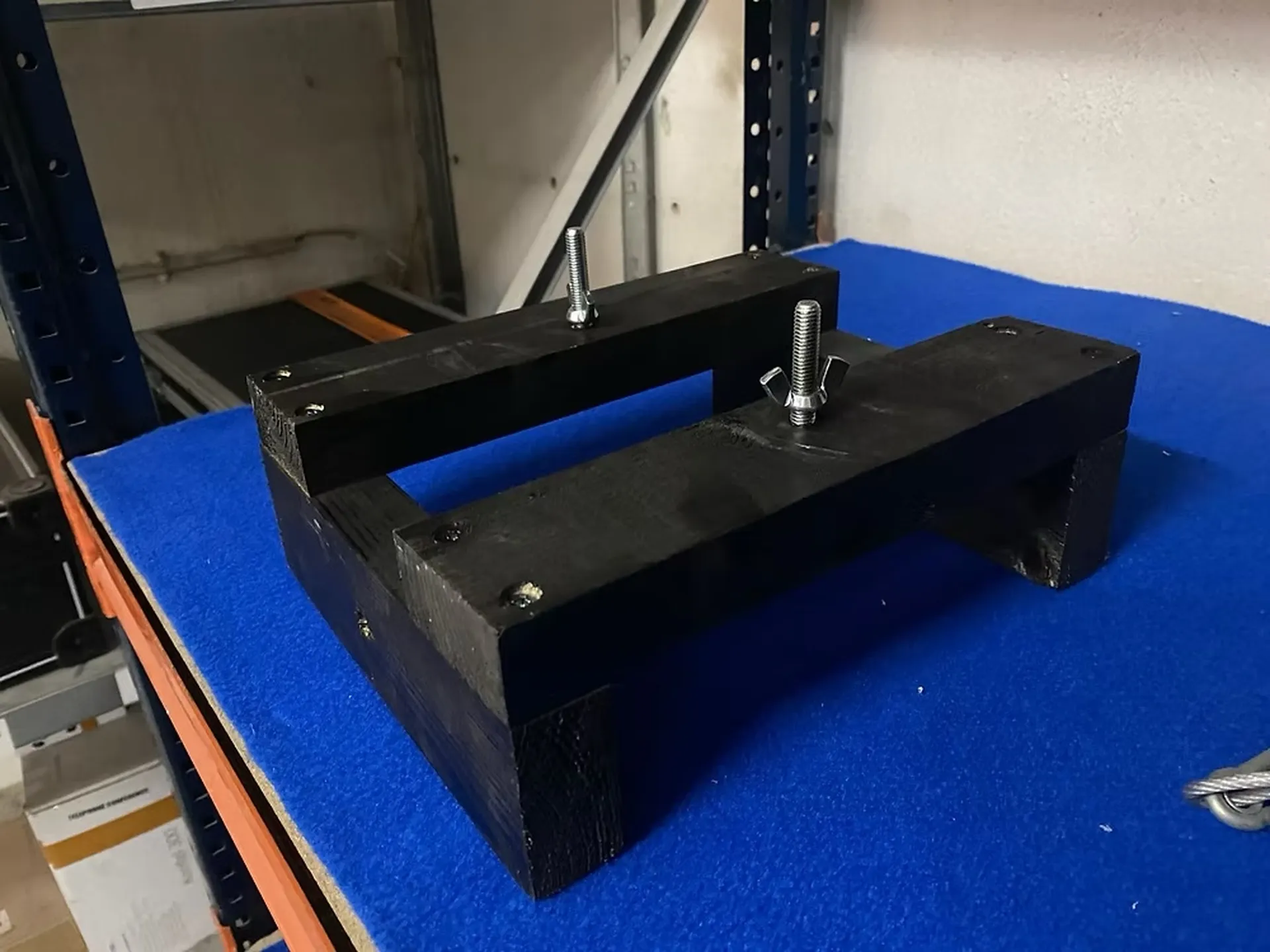 SUPPORT POUR SOL OU MUR POUR PROJECTEUR