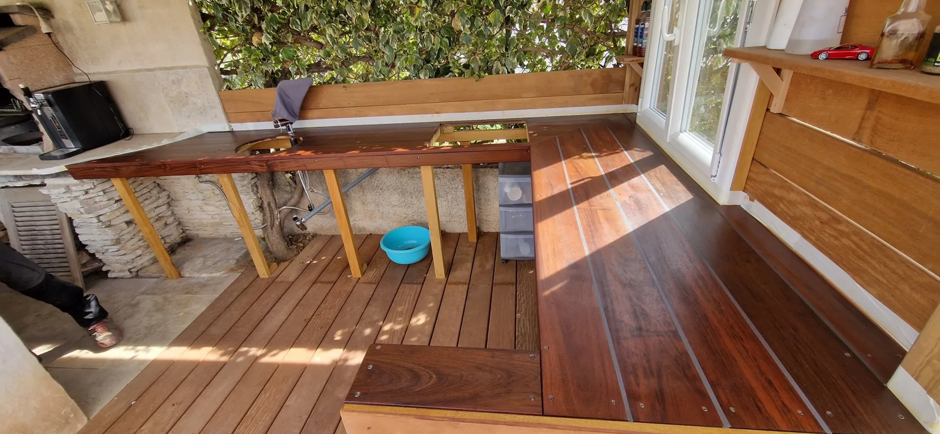 aménagement cuisine extérieur avec joint pont bateau 