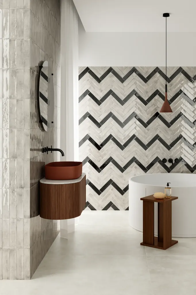 À Dieppe centre, le Zellige FUSION habille une niche de douche avec une esthétique artisanale affirmée.