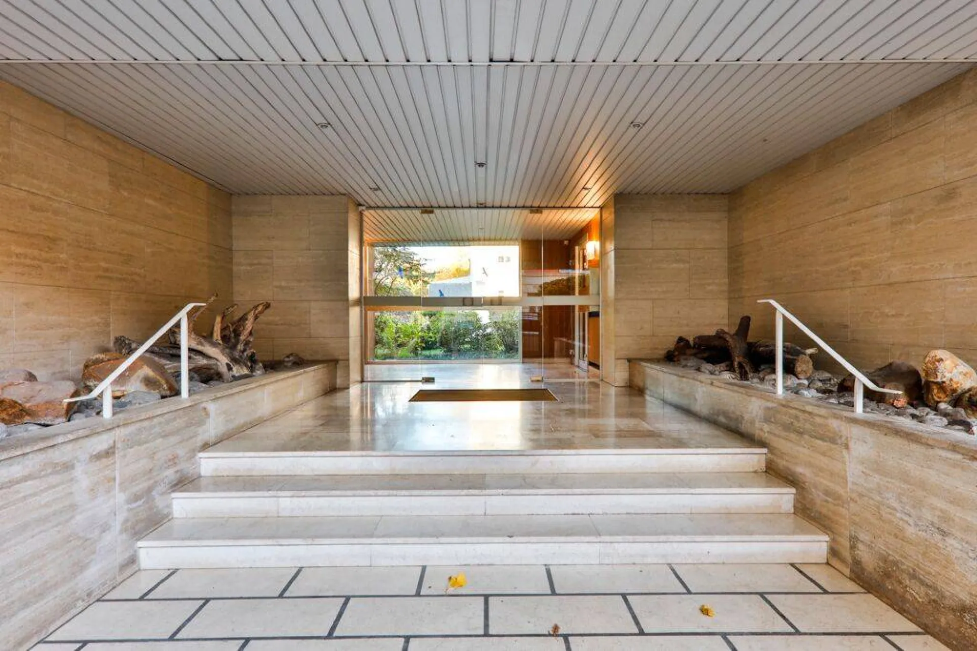 Avis Client Vente: Centre ville  à Saint Germain en Laye un appartement 78,89 M² avec balcon, box, cave