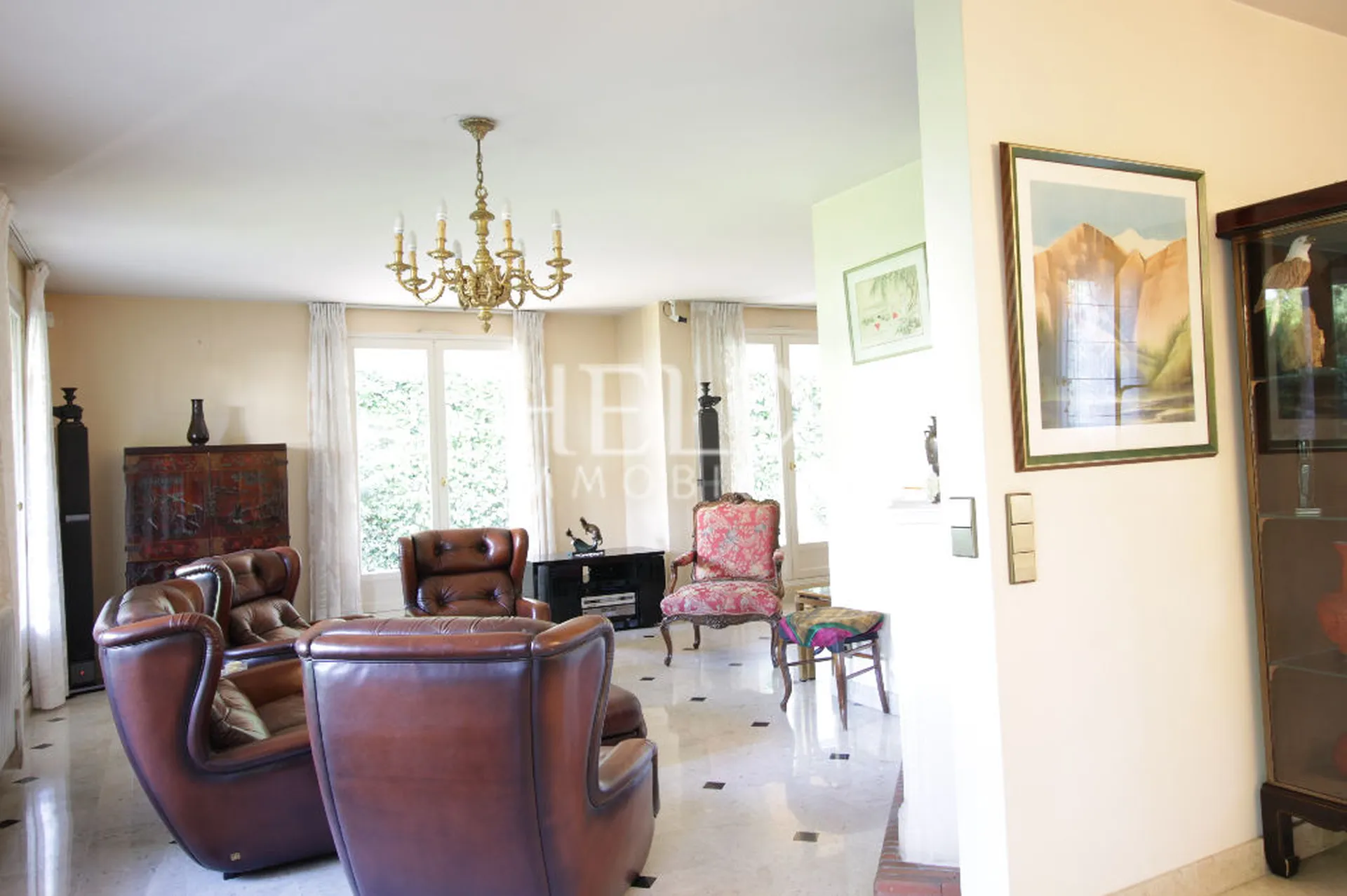 Comme une maison rue D'Alsace à Saint Germain en Laye vous avez la fôret domaniale à proximité de cet immeuble de caractère dans la plus belle ville des Yvelines à l'ouest de Paris