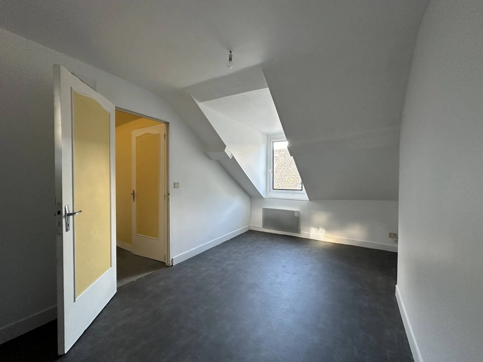 Appartement avec 2 chambres sous mansardes dans le centre de Dieppe, Normandie.