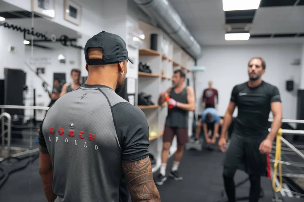 Sport et autisme à Paris : Pourquoi la boxe aide à canaliser l'anxiété en club.