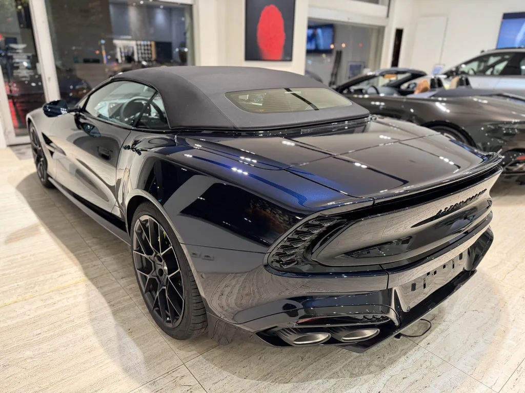 Aston Martin Vanquish Volante Pose de film PPF haut de gamme à Lyon Proche Tassin la demi lune 