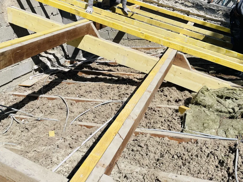 Réfection d’une toiture avec rénovation de charpente et isolation sur Aix en Provence.