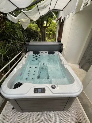 Achat d'un spa 3 places à Marguerittes (30), proche de Nîmes, avec enlèvement et remplacement de l'ancien spa. - MCR Piscines et Spas - Gard