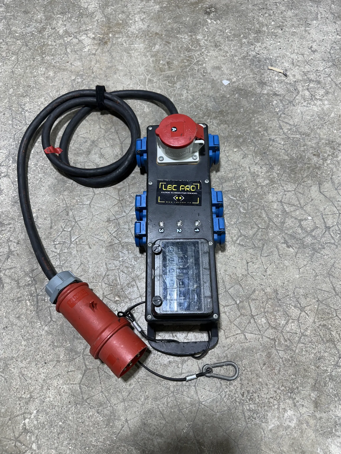 BOITIER 32 TRI VERS 3X 16MONO + 1X 16 TRI