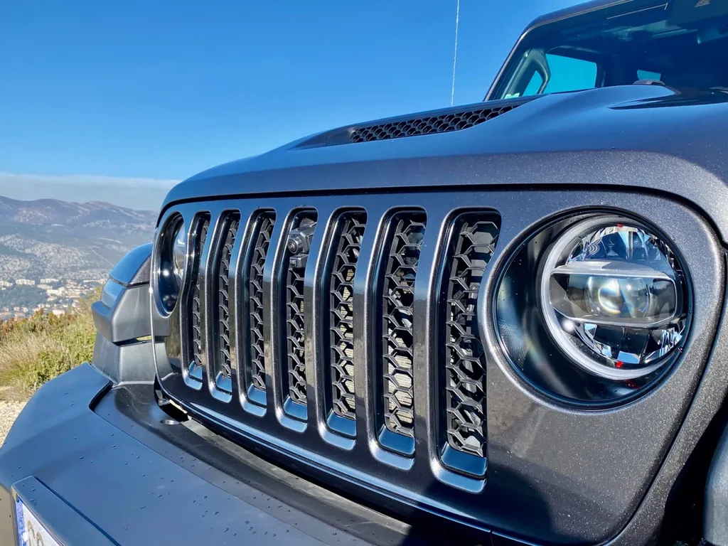 Jeep Marseille personnalisation du Gladiator à Carnoux Platinum Carrosserie