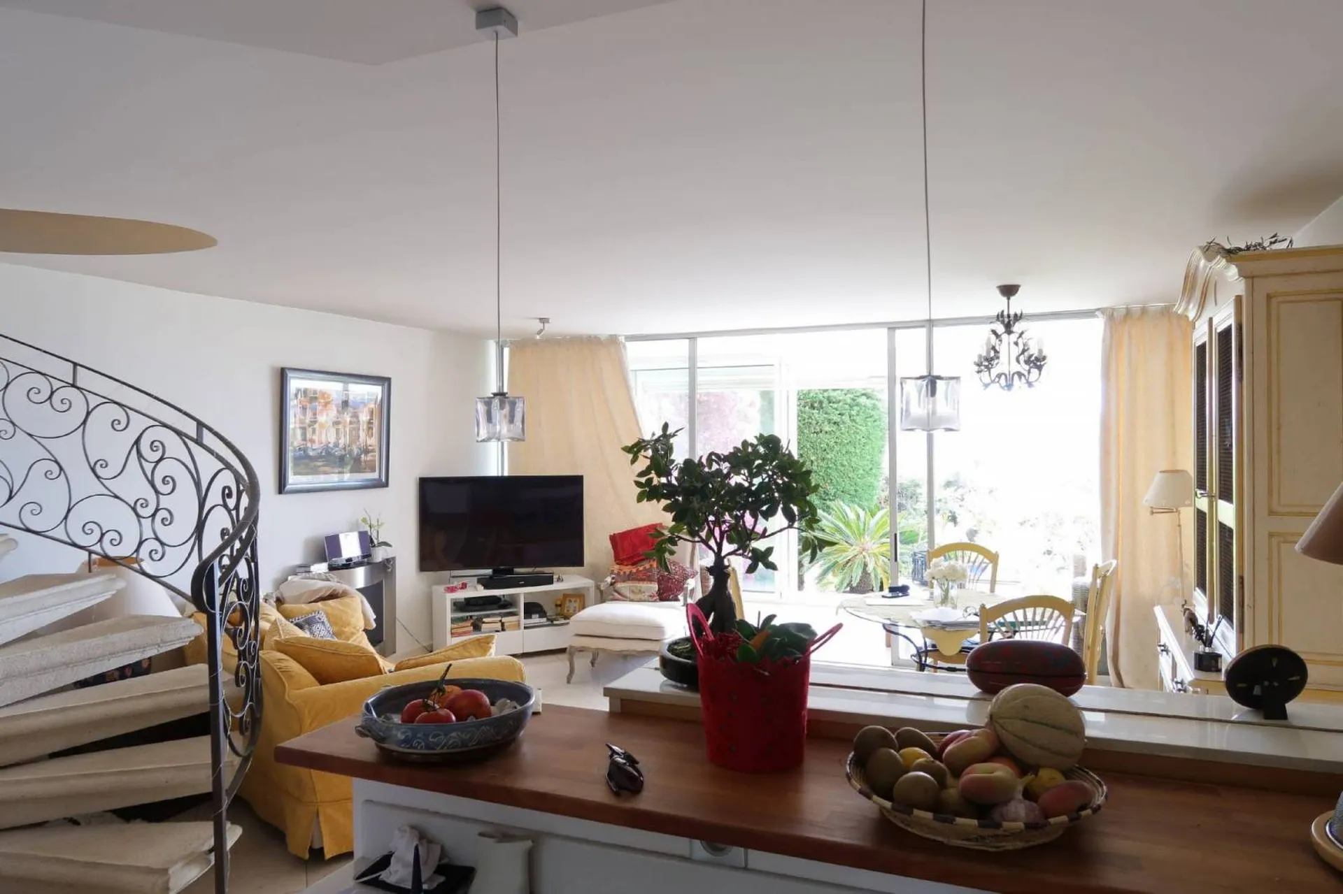 Maison mitoyenne T4 Cassis à proximité immédiate du port avec terrasse vue mer et parking 