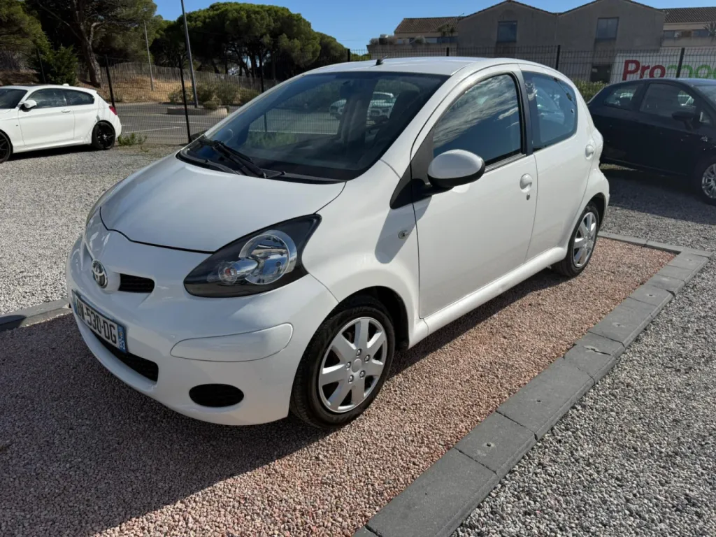 TOYOTA AYGO connect