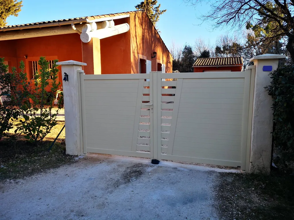 Portail en aluminium dans le vaucluse 