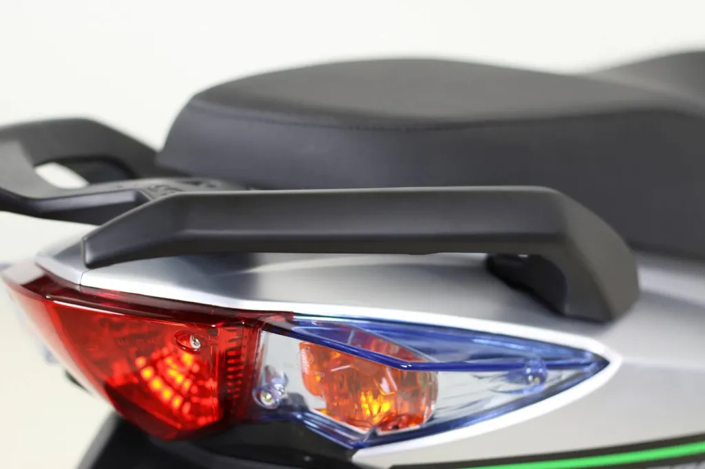 Scooter KYMCO AGILITY 50 NAKED RENOUVO : phare arrière