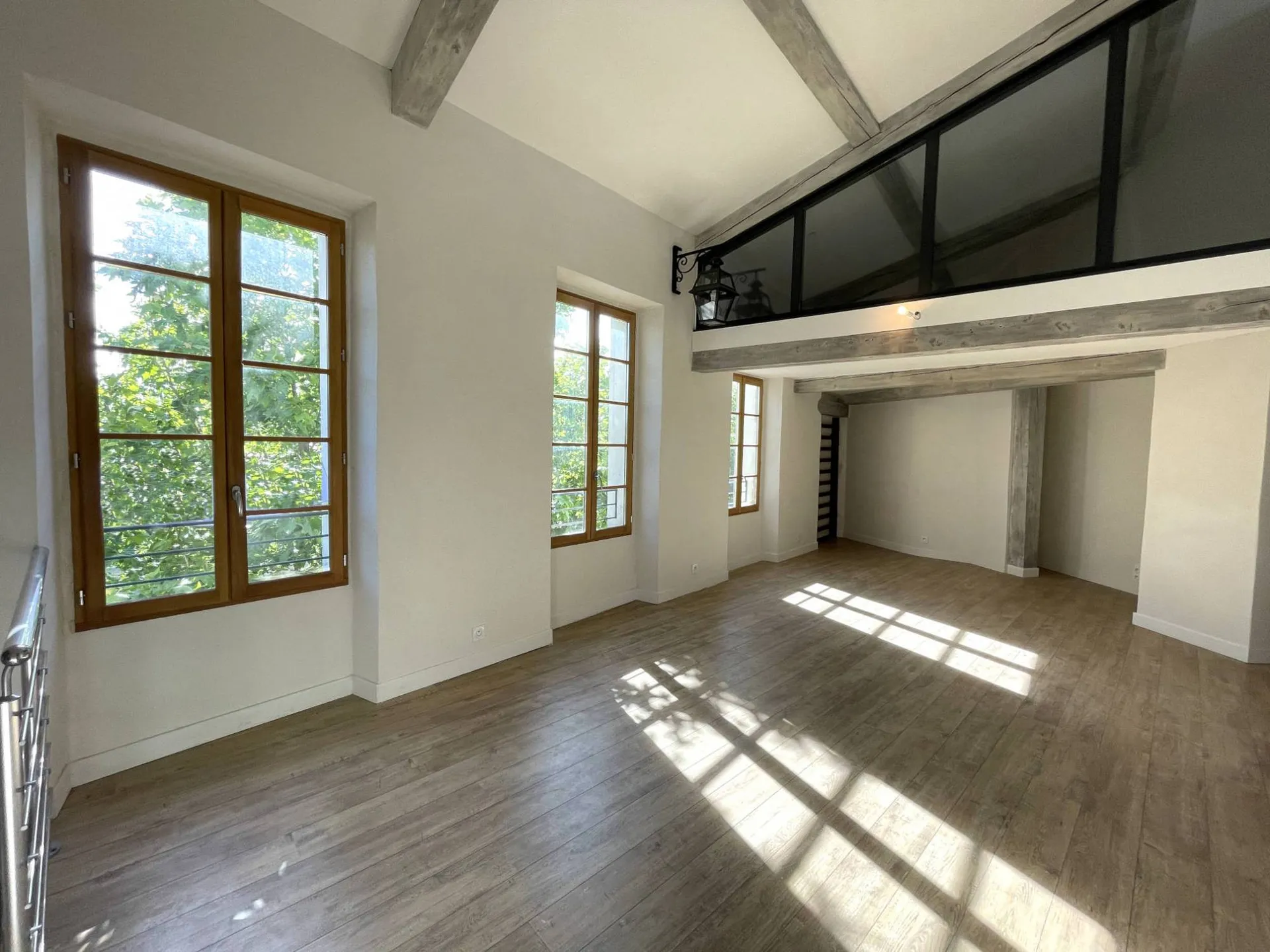 Capitale du Comtat Venaissin, appartement duplex aux vues fantastiques   