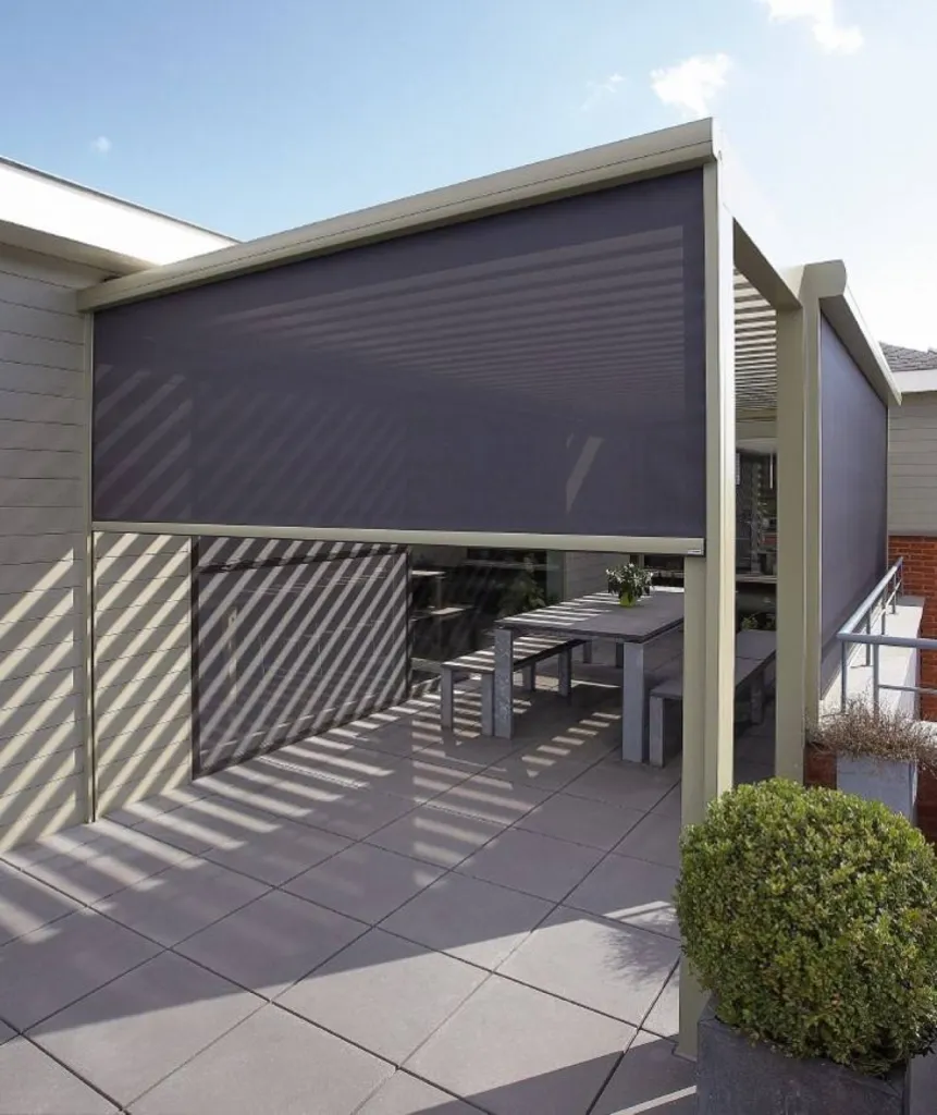 Pergola bioclimatique avec options dans le PACA