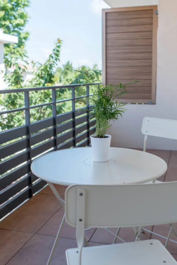 Terrasse à  la maison de retraite montpellier Marsillargues