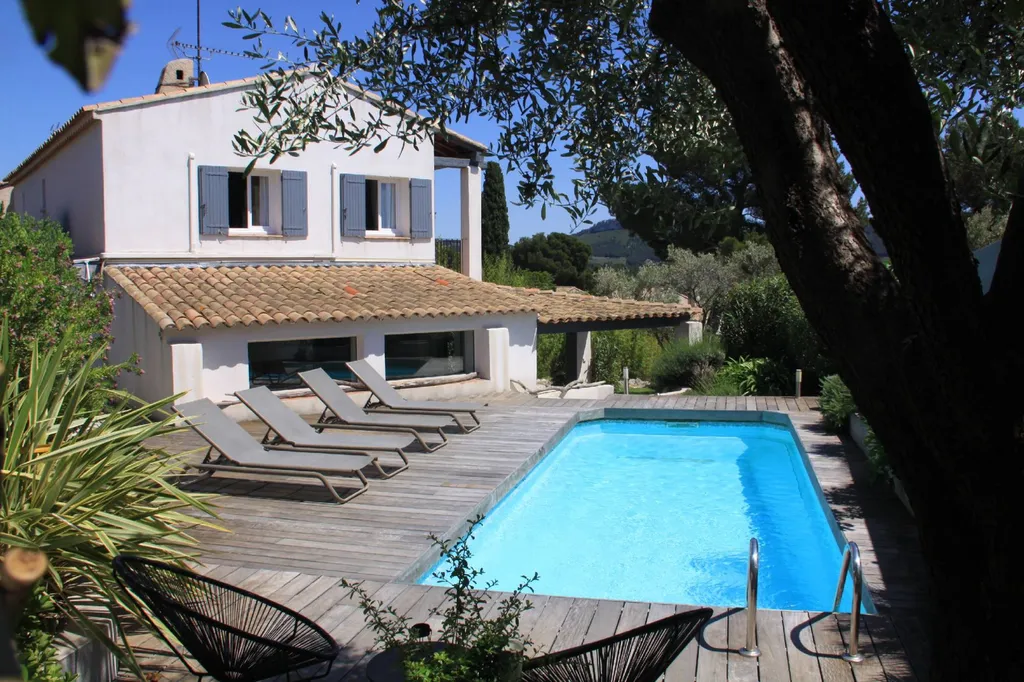 Maison T5 Cassis au calme, dans clos privé, avec piscine et parkings 