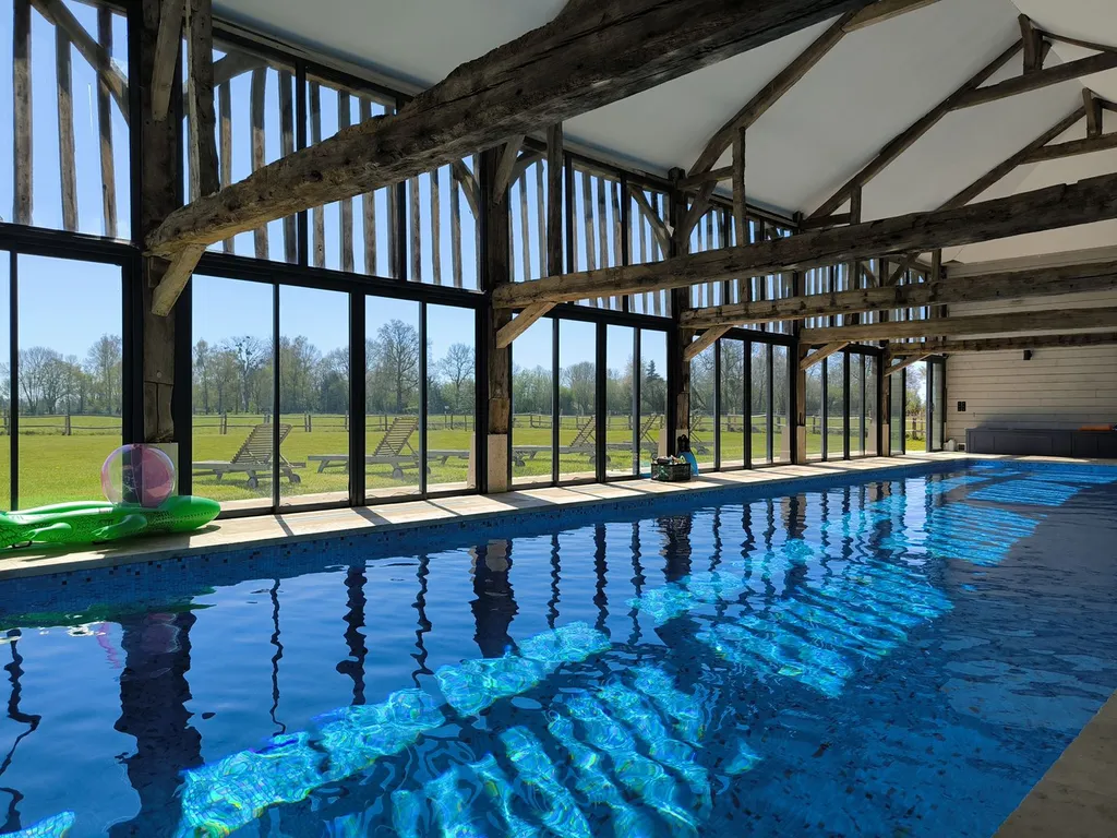 A VENDRE - A 5 minutes de CORMEILLES (27500), exceptionnel domaine normand avec piscine intérieure, dans un hameau normand confidentiel, entre charme intemporel et douceur de vivre