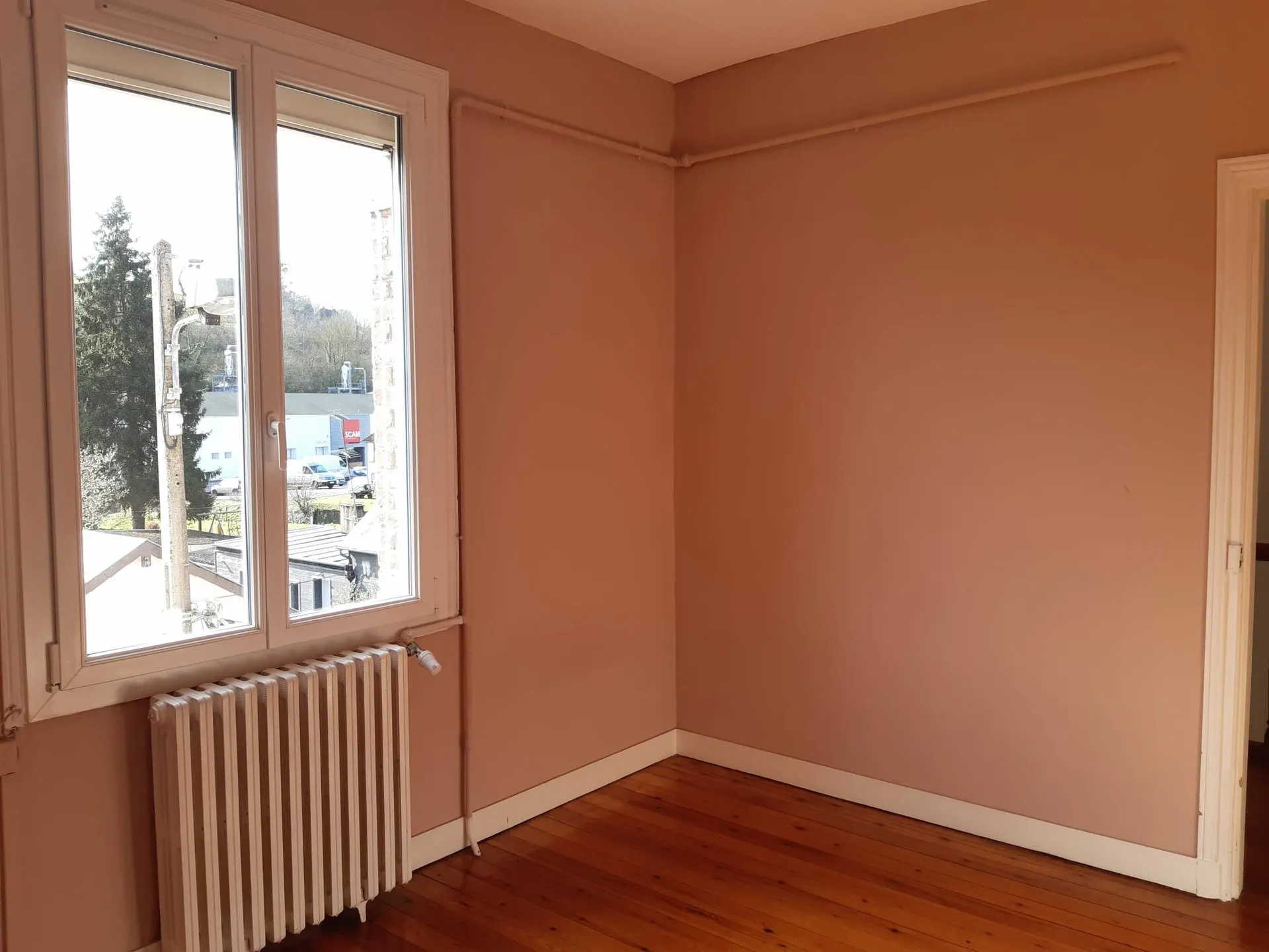 A vendre, centre ville de lisieux, maison avec deux chambres