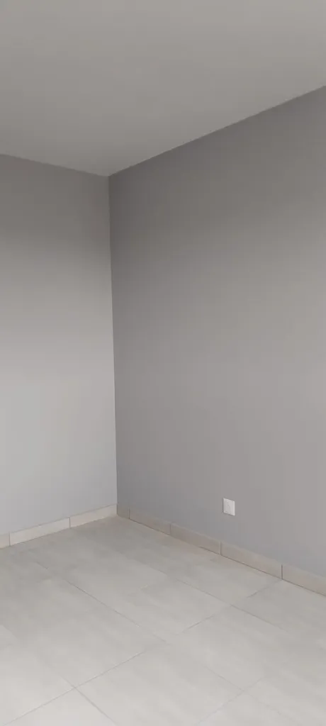 Pavillon neuf de plein pied finition velours au pistolet airless avec ces murs de couleurs près d' ÉVREUX 