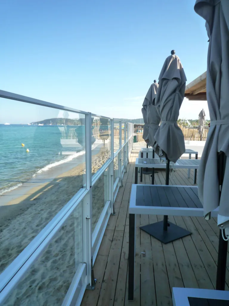 Aménagement terrasse restaurant Ramatuelle