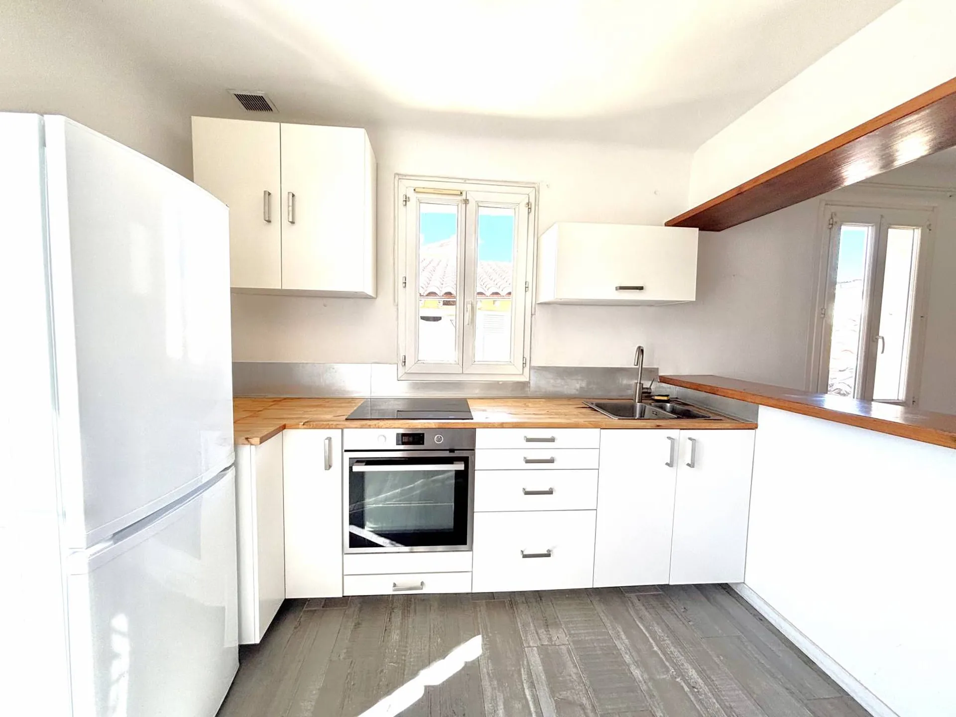 Appartement T2 en duplex Aubagne  dans le centre en dernier étage avec balcon