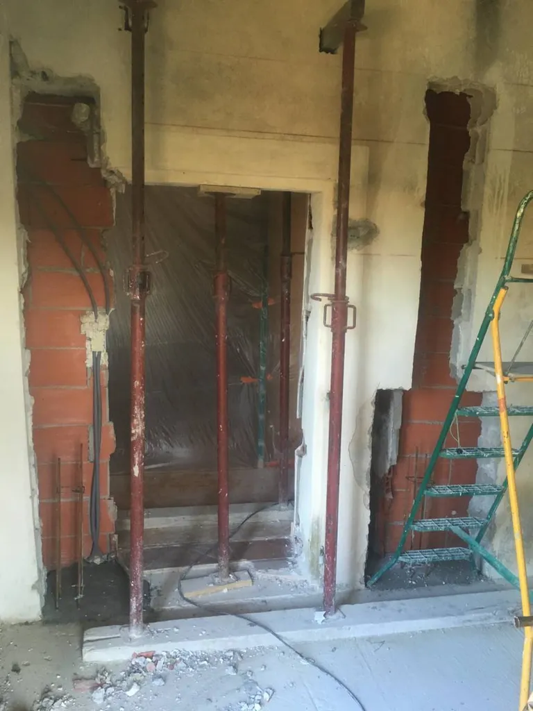 Ouverture dans un mur porteur d'une maison individuelle à Grans - Reprise en sous oeuvre