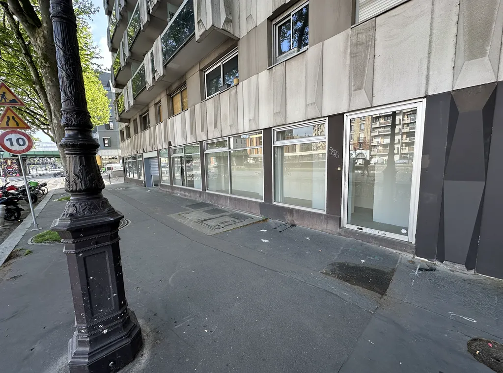 Location - Local commercial 2050 m², La Villette, Quai de la Marne 75019 PARIS