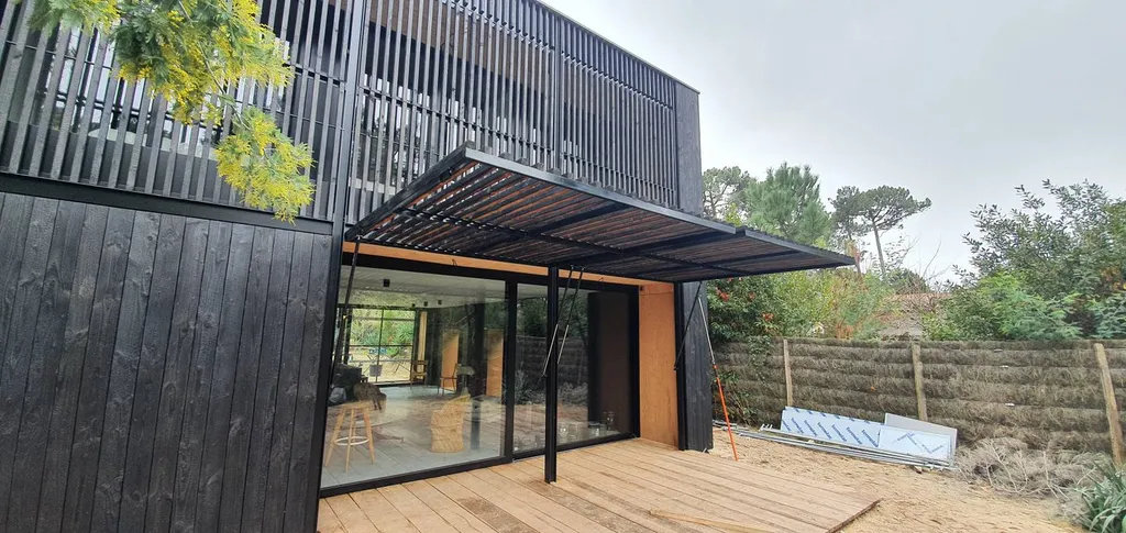 Conception d'une pergola en métal sur mesure pour un particulier à Pessac près de Bordeaux