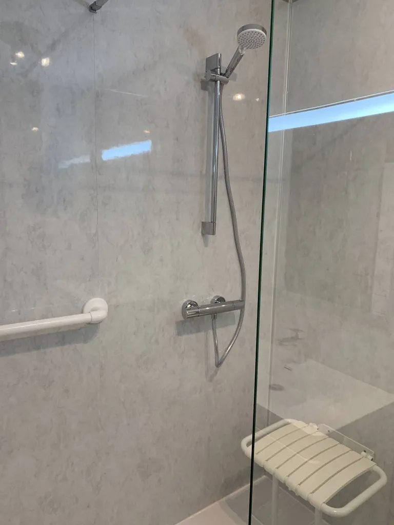 installateur Douche PMR avant après Dijon