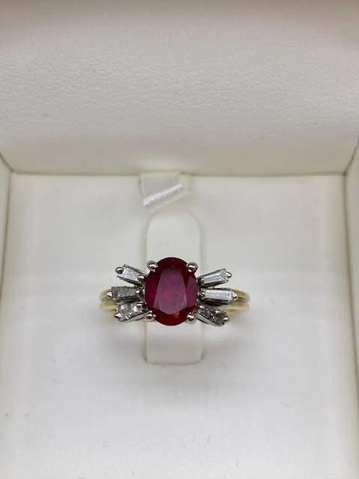 L'Élégance Intemporelle : La Bague Art Déco à la Bijouterie Or Ligne à La Teste de Buch en Gironde