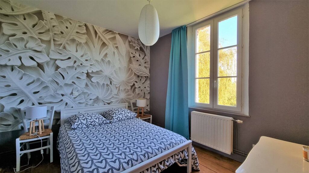 A vendre très belle propriété de 225 m² habitables, 5 chambres, piscine couverte, à 5 km de tous commerces 76260 et 10 km de la mer.