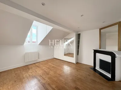 A louer un bel appartement situé au quatrième étage d'un immeuble ancien à Saint-Germain-en-Laye. 