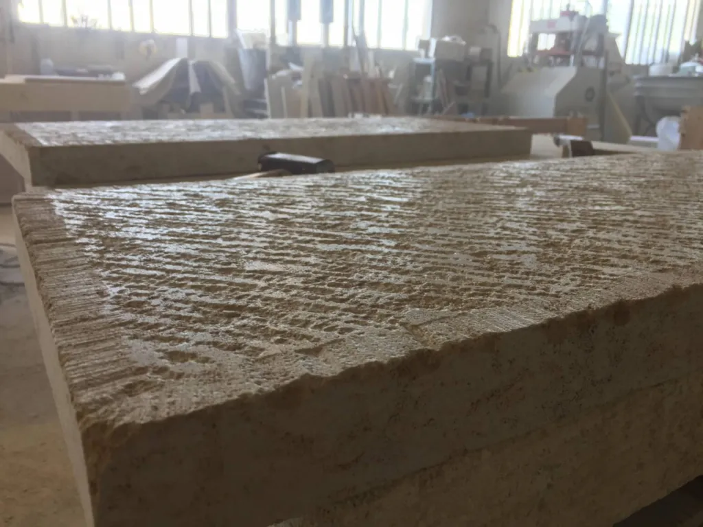 Pierre de Dordogne pierre de Thenon, Limeyrat, Auberoche pour dallage ancien et contemporain, Mougins, Cannes