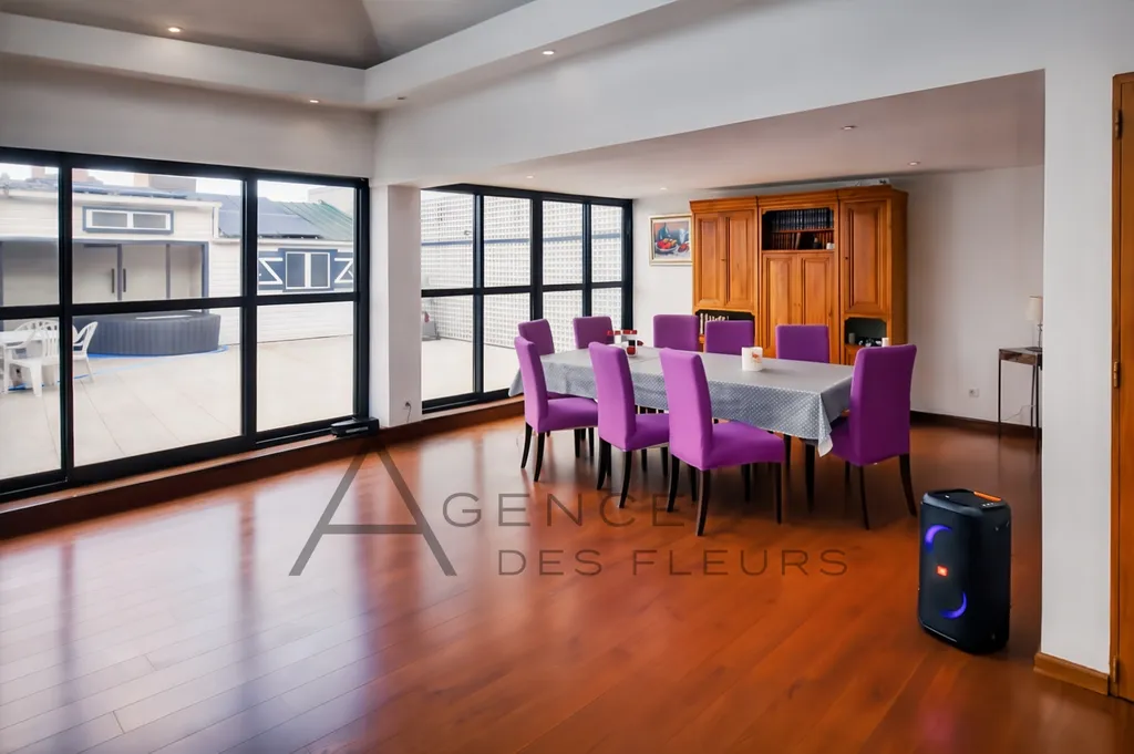 A vendre, Loft contemporain situé en centre ville d'Elbeuf de 198 m²