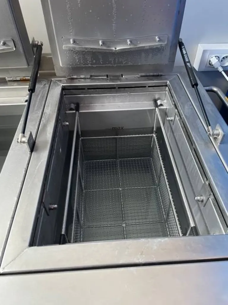 Bain de dégraissage pièces médicales inox, chrome cobalt et titane - Perpignan