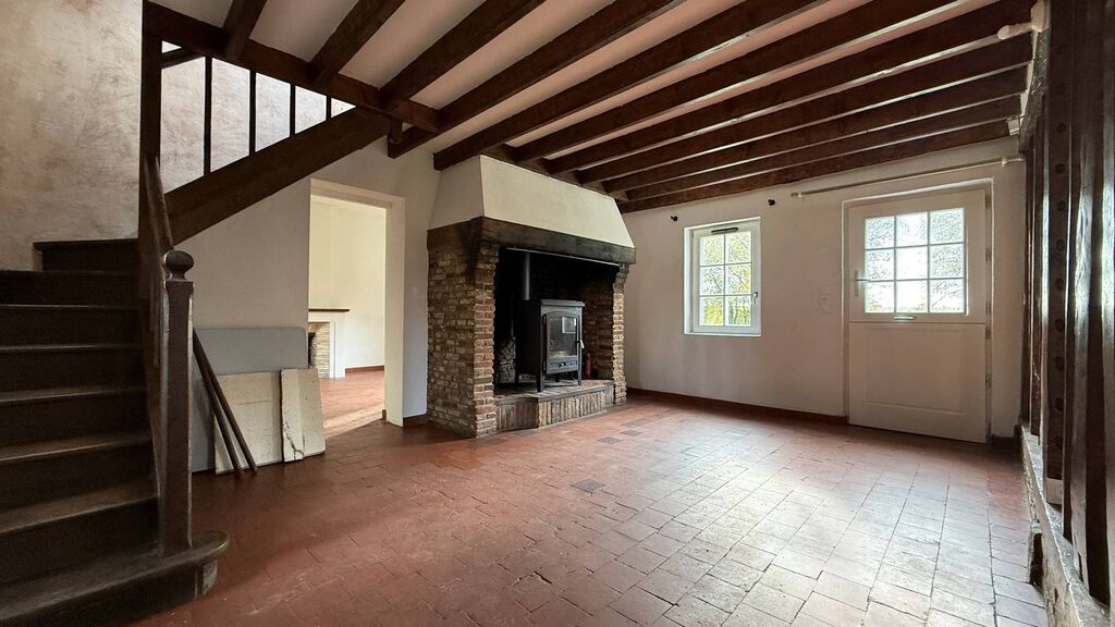 Achat maison campagne : une chambre en rez-de-chaussée, salle de bains et cuisine avec accès direct au jardin.