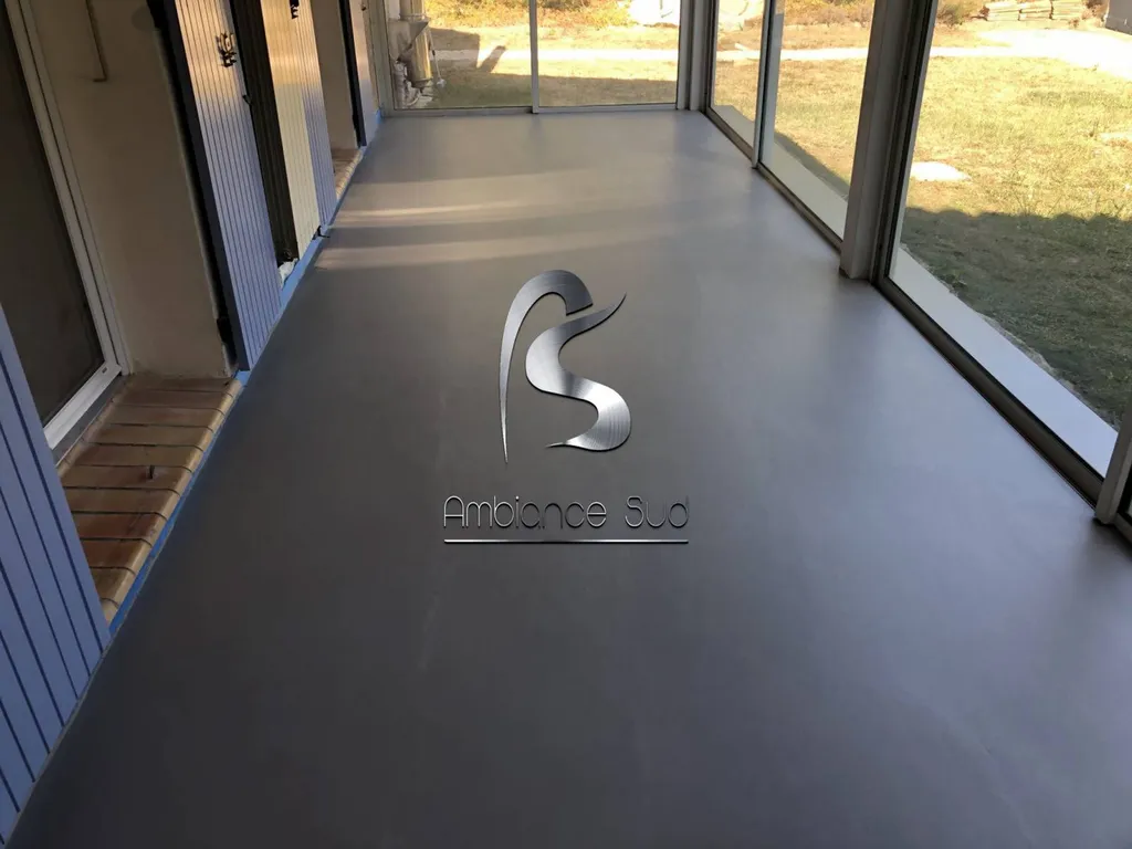 Sol de véranda en béton ciré au Rayol-Canadel-sur-Mer dans le Var 83