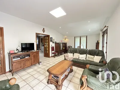 Maison familiale de 6 pièces avec un grand terrain naturel à vendre à Mimet dans les Bouches-du-Rhône