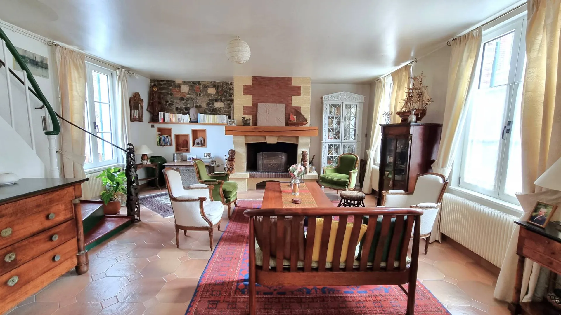 A vendre belle maison de ville et de caractère, 4 chambres, située au coeur de la cité médiévale de Saint-Valéry-sur Somme 80230