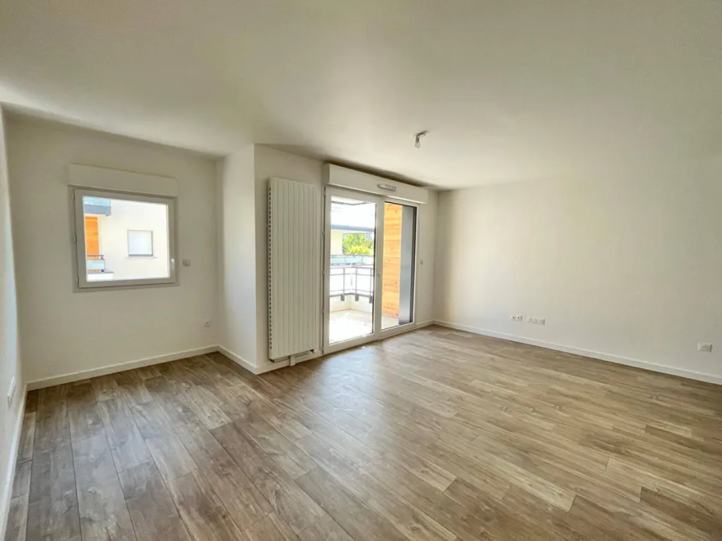 Situé au 10 rue Pasteur à Mesnil-Esnard
