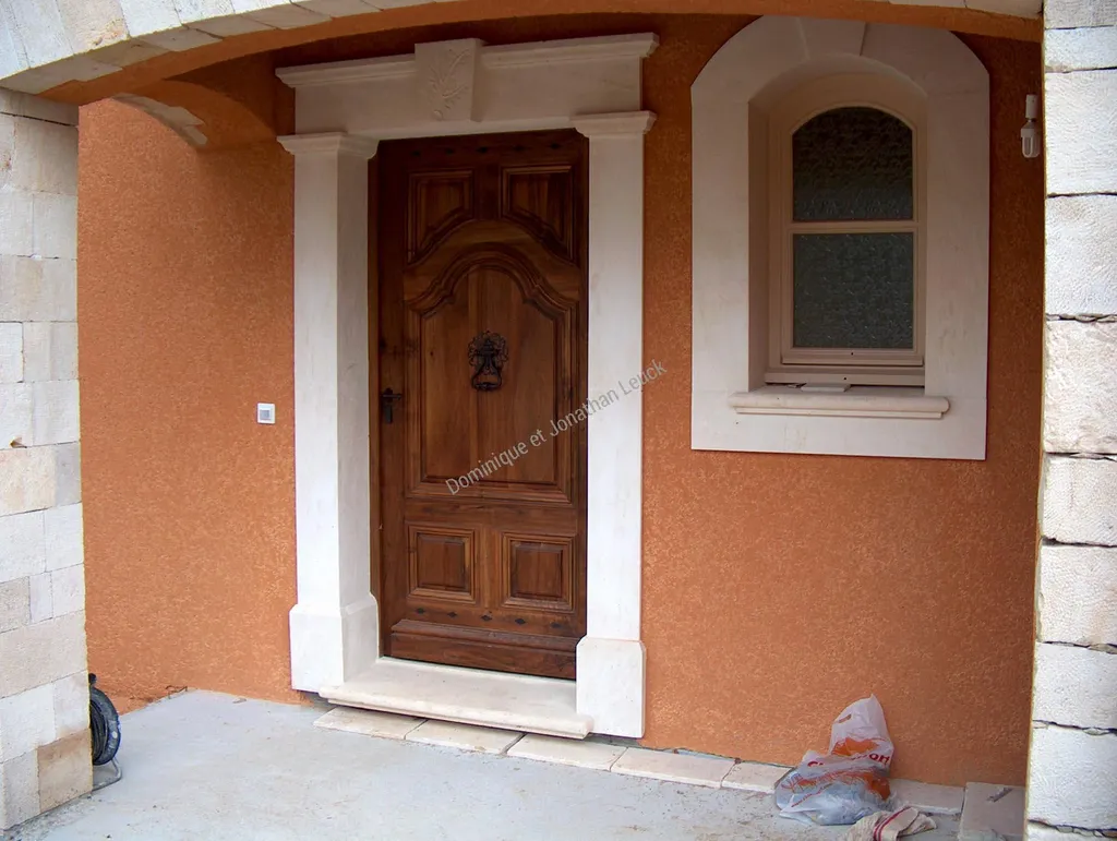 Encadrement massif en pierre d'Estaillades